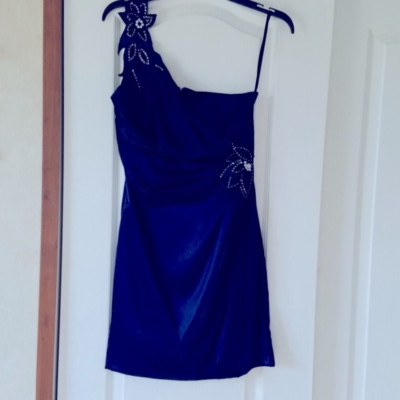 City Triangles Dresses & Skirts - One Shoulder Navy Blue Dress 🍁